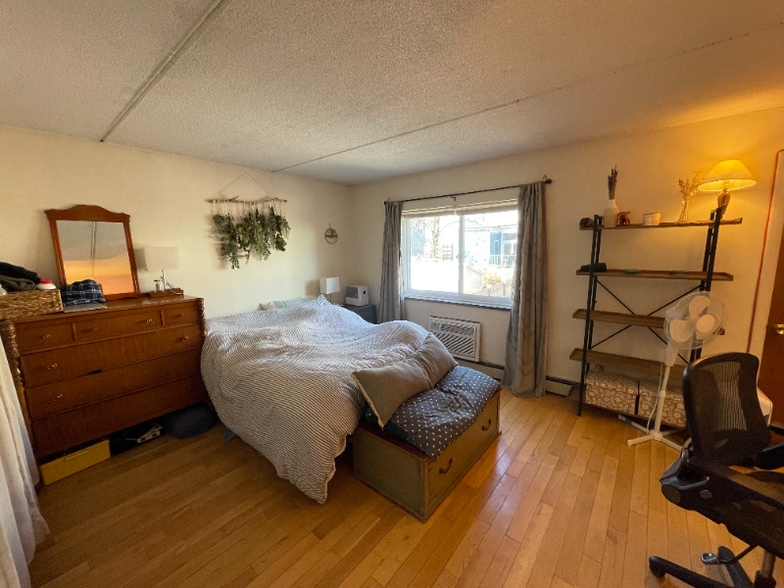 Building Photo - 122 Sycamore St