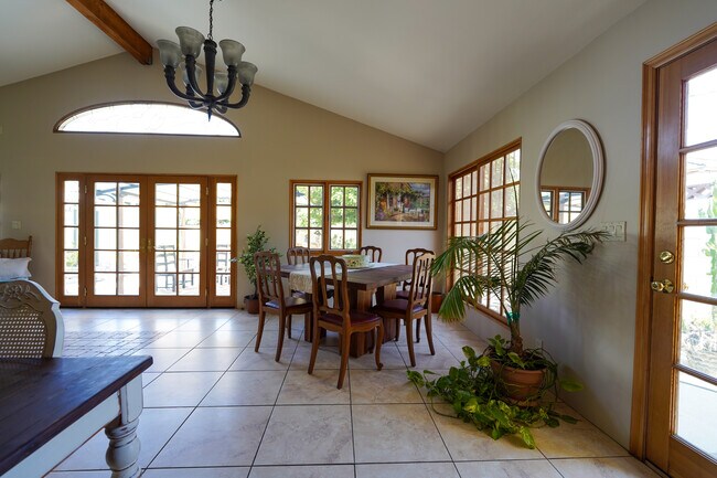 Dinning area in the great room - 23437 Vanowen St