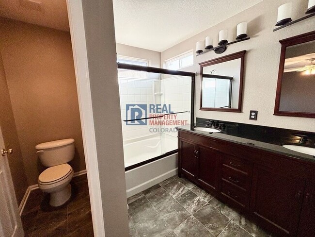 Building Photo - 16800 E Hollow Horn Ave