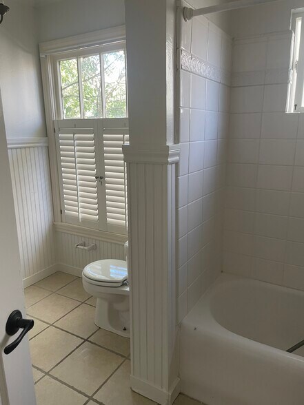 Bath - 920 Gravenstein Ave