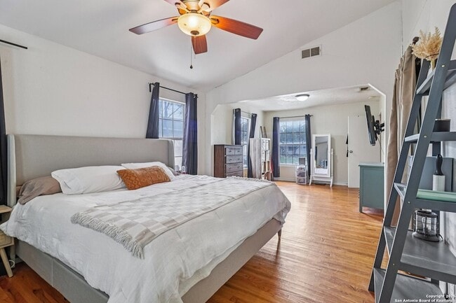 Building Photo - 2709 W Craig Pl