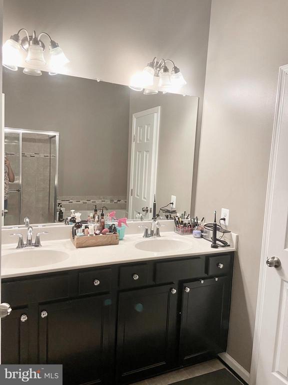 Building Photo - 7885 River Rock Way