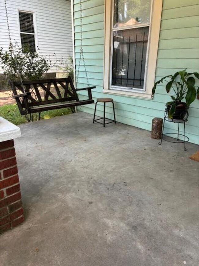 Building Photo - Spacious 1 bedroom/ 1 bath unit in Midtown...