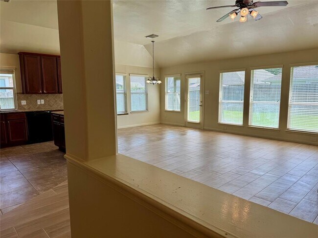 Building Photo - 4939 Royal Arbor Ln