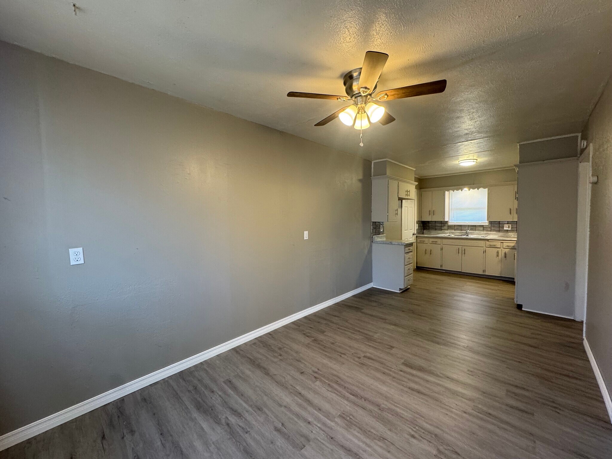 Building Photo - 9111 N Walker Ave