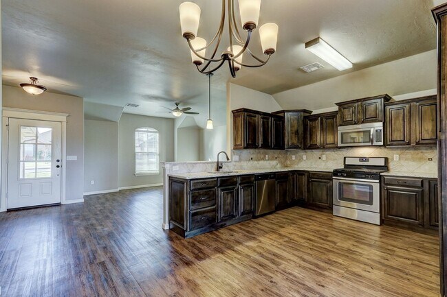 Building Photo - HOME AVAILABLE FOR LEASE