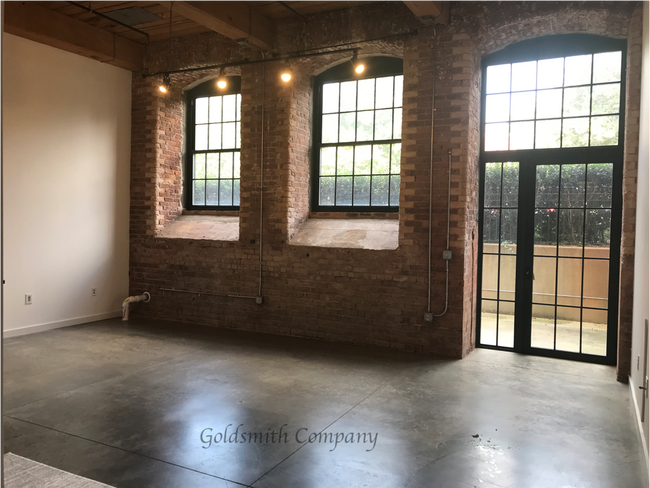 Building Photo - Spacious 1-Bed Condo in Downtown Greenville"
