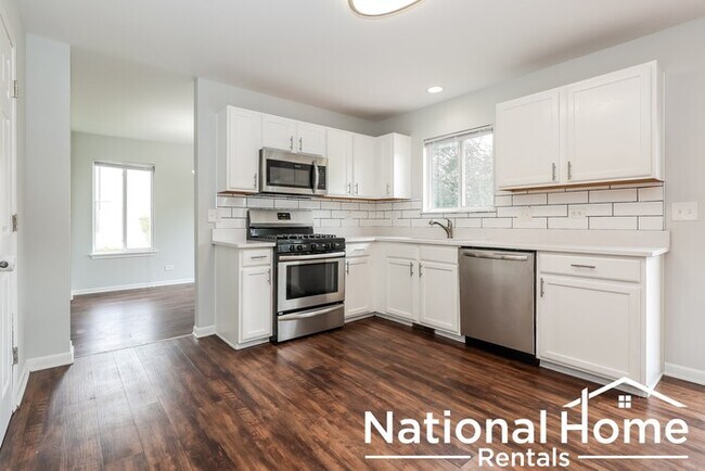 Building Photo - Gorgeous Home in Plano, Illinois!