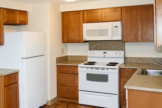 Building Photo - Fountain Court Apartments