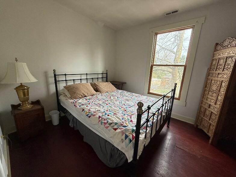 Building Photo - 2003 N Willamette Blvd