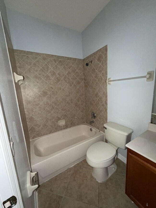 Building Photo - Beautiful 2BR/2.5BA Condo with Resort-Style Amenities