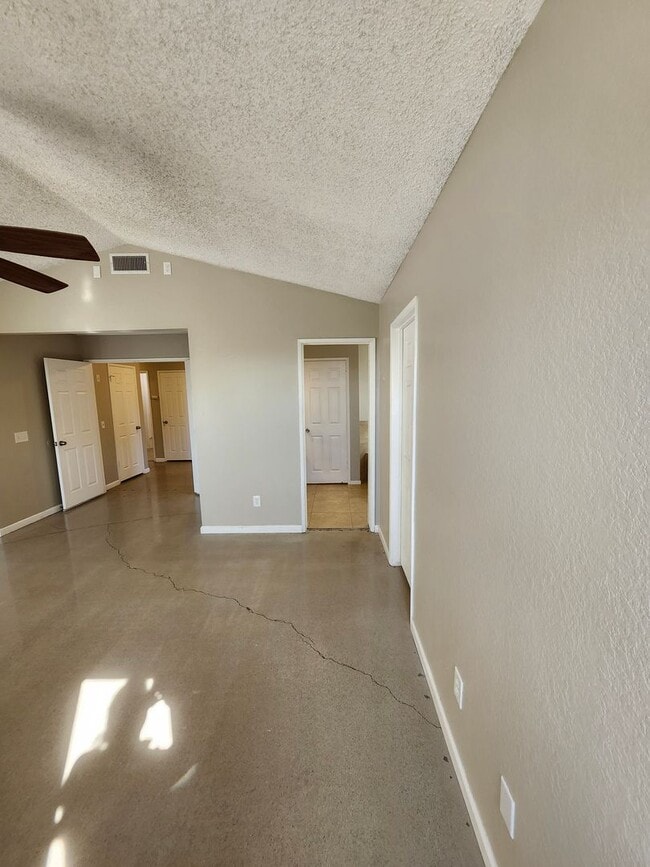 Building Photo - Charming Single-Story Home