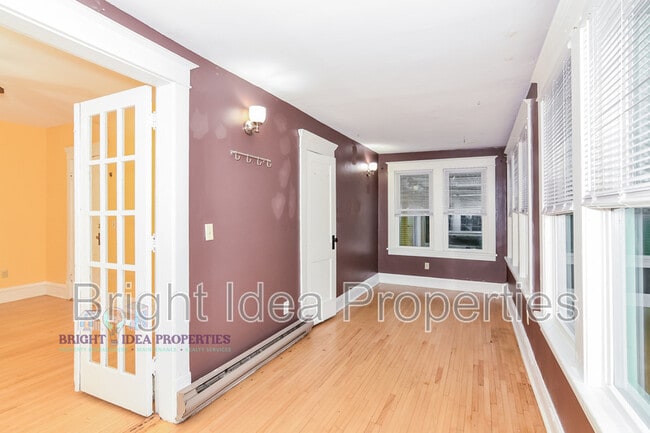 Building Photo - 2104 Emerson Ave S