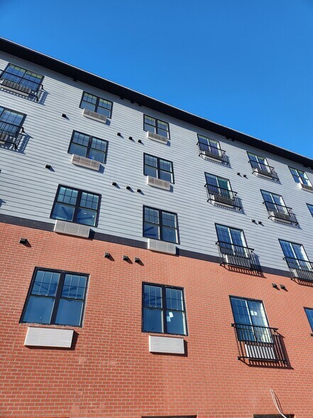 Building Photo - 2 Grove St