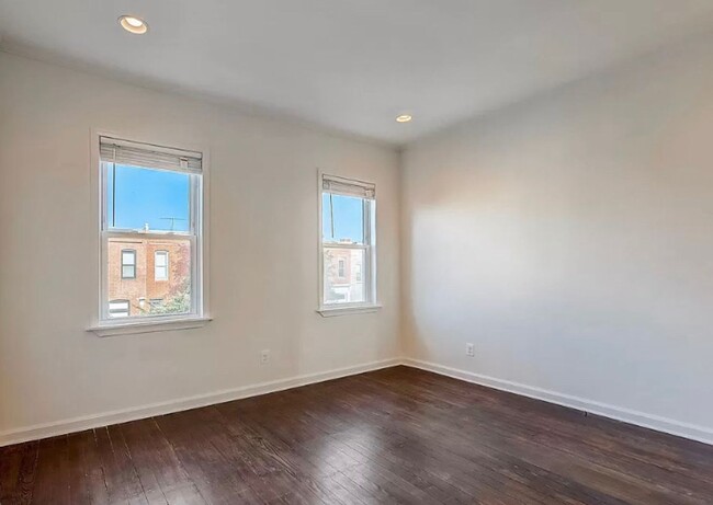 Building Photo - Bright 3-Bed, 2.5-Bath Gem Next to Patters...