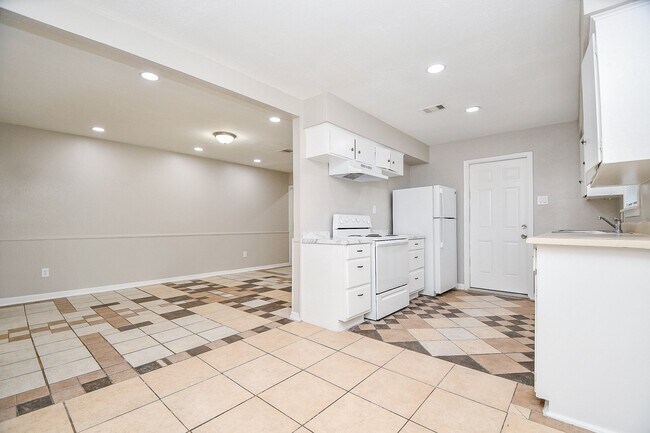 Building Photo - 515 Westside Ct