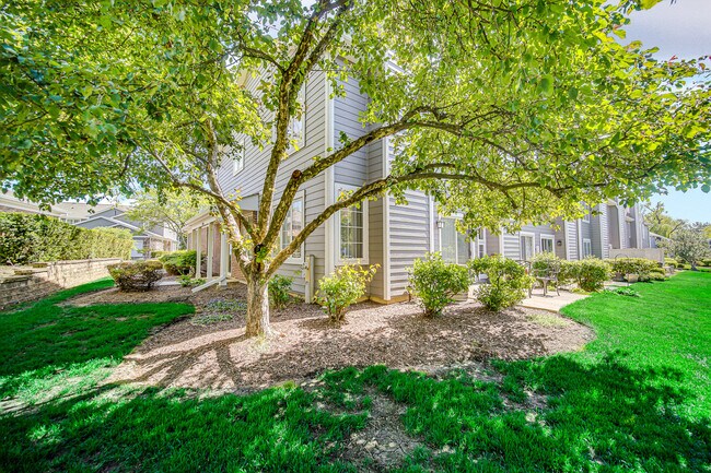 Building Photo - 1214 S Parkside Dr
