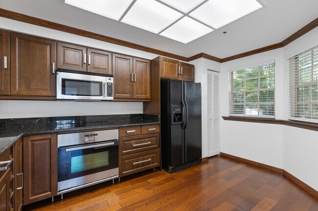 Building Photo - 1000 S Harbour Island Blvd