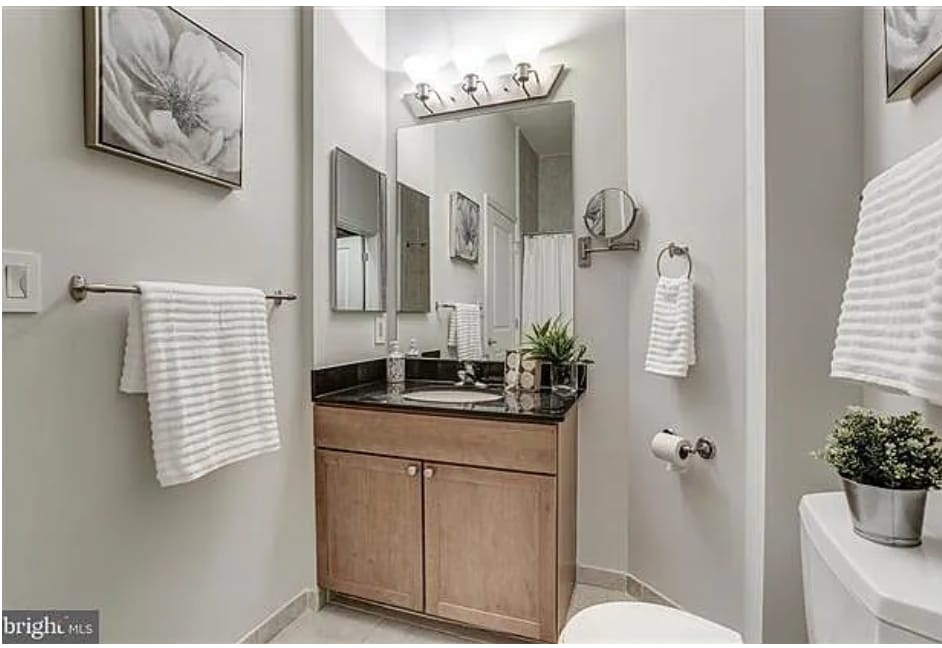 Building Photo - 309 Holland Ln