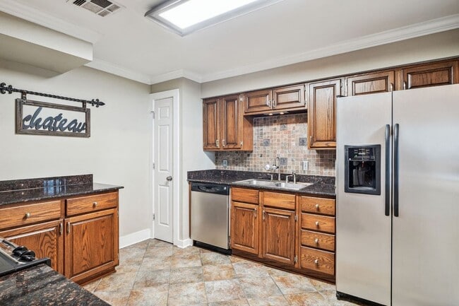 Building Photo - 4716 Annunciation St