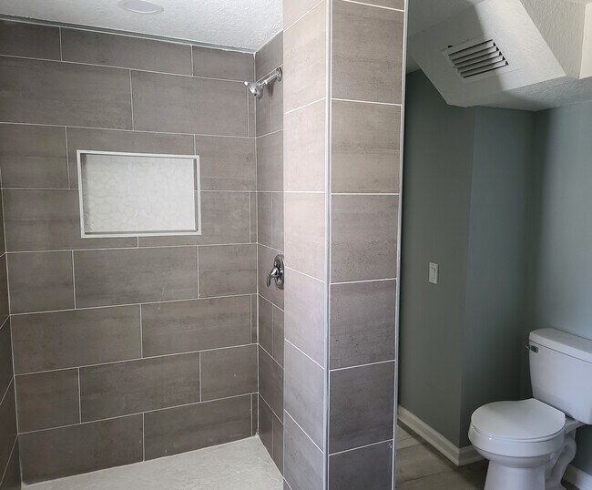 Building Photo - 5224 Roanoke Blvd