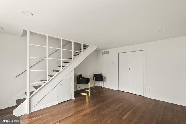 Building Photo - 10725 Maple St