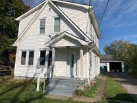 Building Photo - 3 Bed 1.5 Bath Colonial