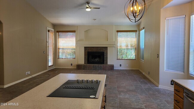 Building Photo - 14206 S 12th Pl