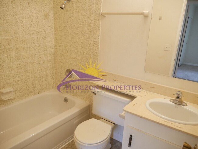 Building Photo - 3 Bed 2.5 Bath 1,380 sqft Townhome in Carmichael