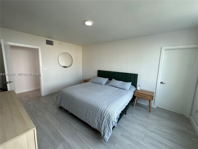 Building Photo - 800 Claughton Island Dr