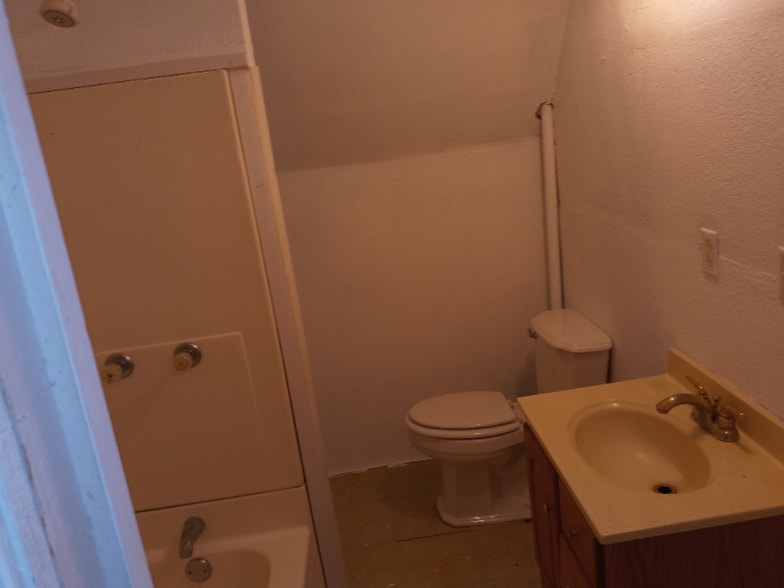 Building Photo - 903 Lincoln Ave