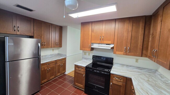Building Photo - Beautiful Large home off of Mahan