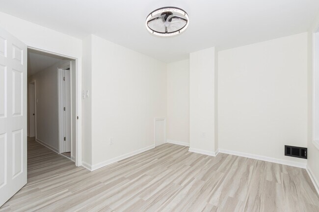 Building Photo - 2711 Oakford St