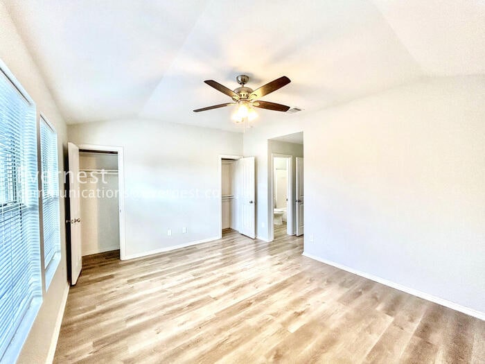 Building Photo - 246 Creek Cove Dr