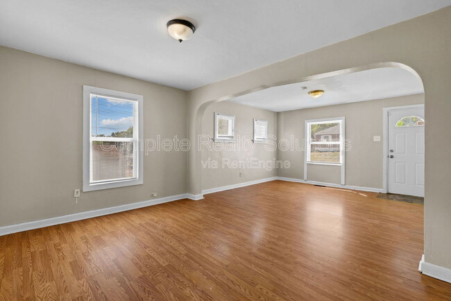 Building Photo - 7157 Garesche Ave