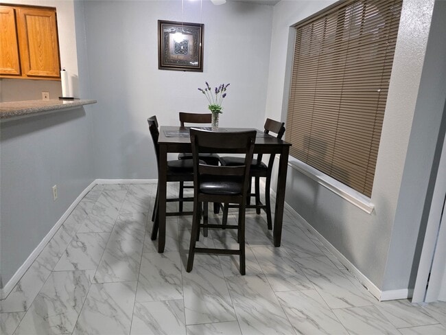 Building Photo - 2300 Old Spanish Trl