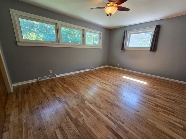 Building Photo - 2 Bedroom Home in Normal