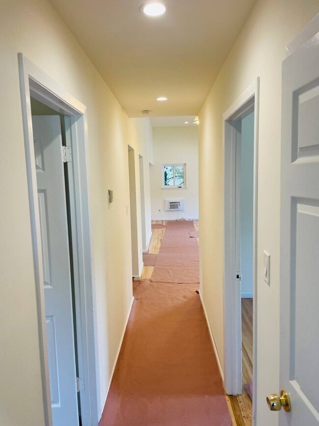 Building Photo - 18 William St