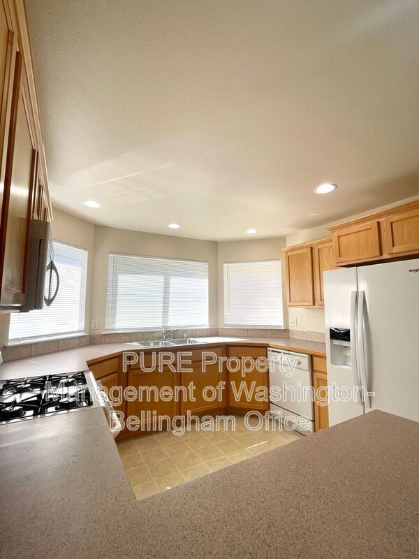 Building Photo - 901 Orchid Pl