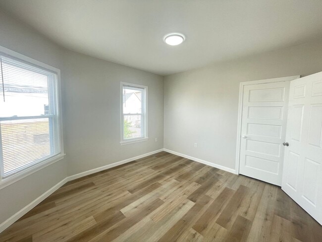 Building Photo - 551 Somerville St