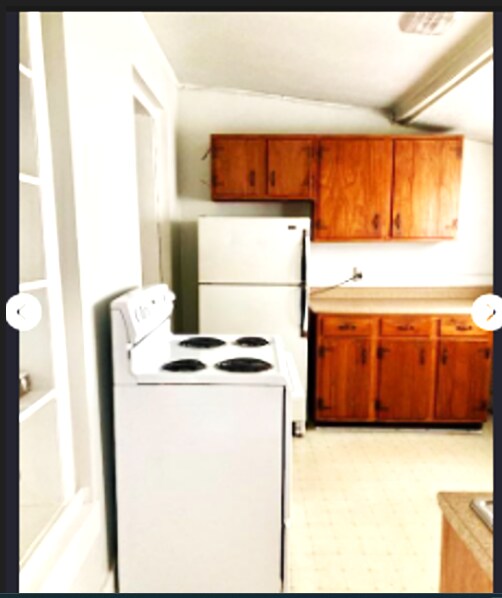 Building Photo - 105 E Main St