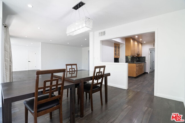 Building Photo - 853 Le Doux Rd