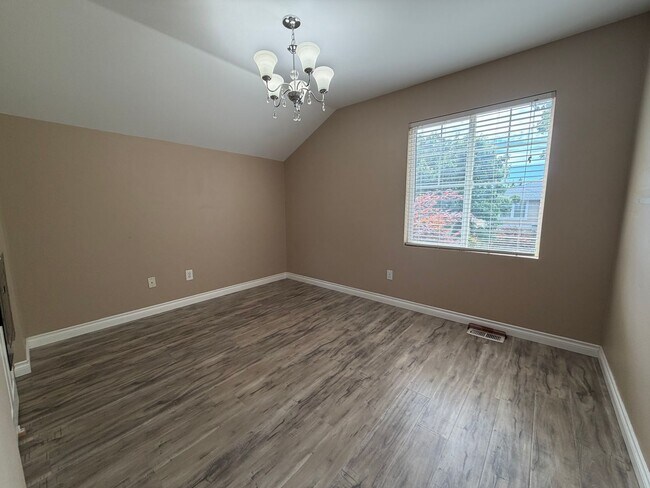 Building Photo - 3 bed DuPont Home with A/C for Rent