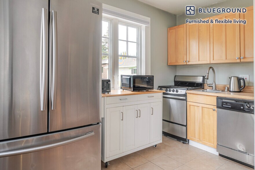 Building Photo - 329 Hawthorne Ave