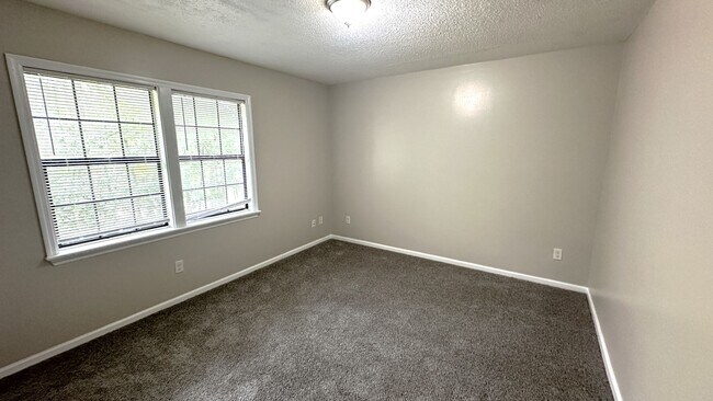 Building Photo - LOVELY 2/1.5 w/ Deck, & Privacy Fenced Yard! Available Now for $1250/month