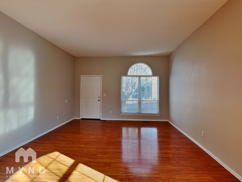 Building Photo - 2421 S Harlan Ct