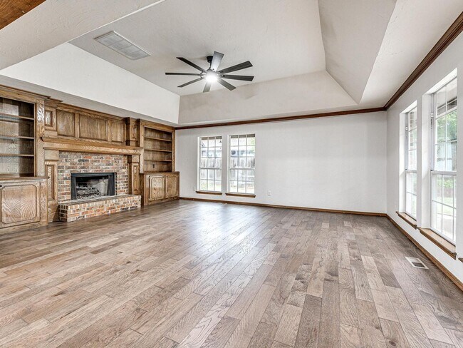 Building Photo - 4 Bedrooms - 3 Bathrooms - 3 Car Garage - ...