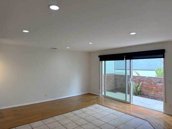 Building Photo - 2 + 2.5 Santa Monica Condo townhouse