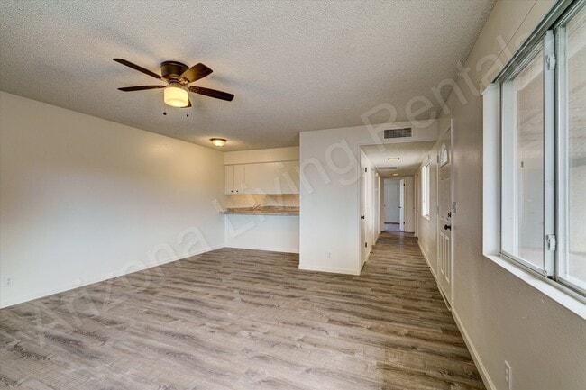 Building Photo - SAND870