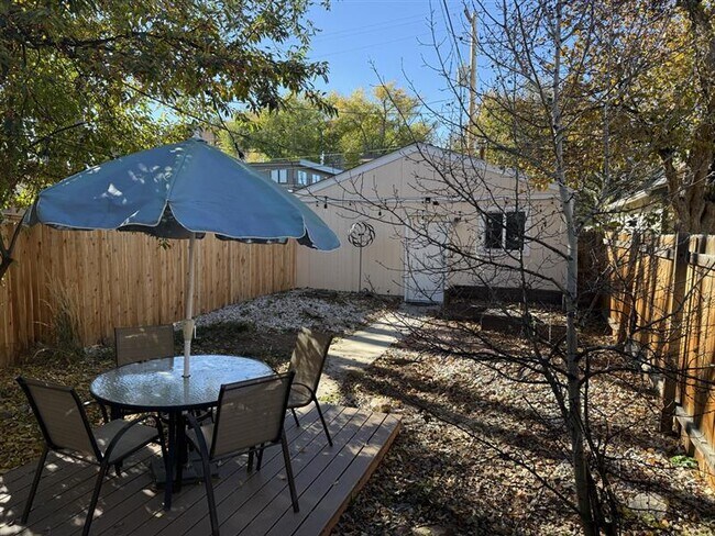 Building Photo - 371 S Franklin St